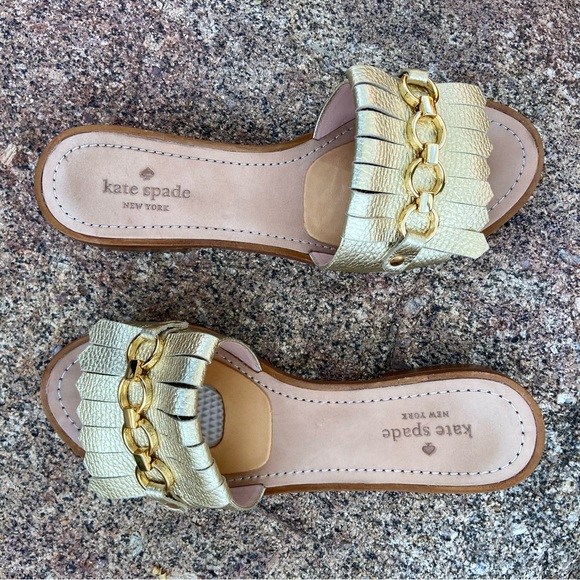 Kate Spade Brie Kiltie Fringe Leather Metallic Gold Chain Sandals - Picture 4 of 12